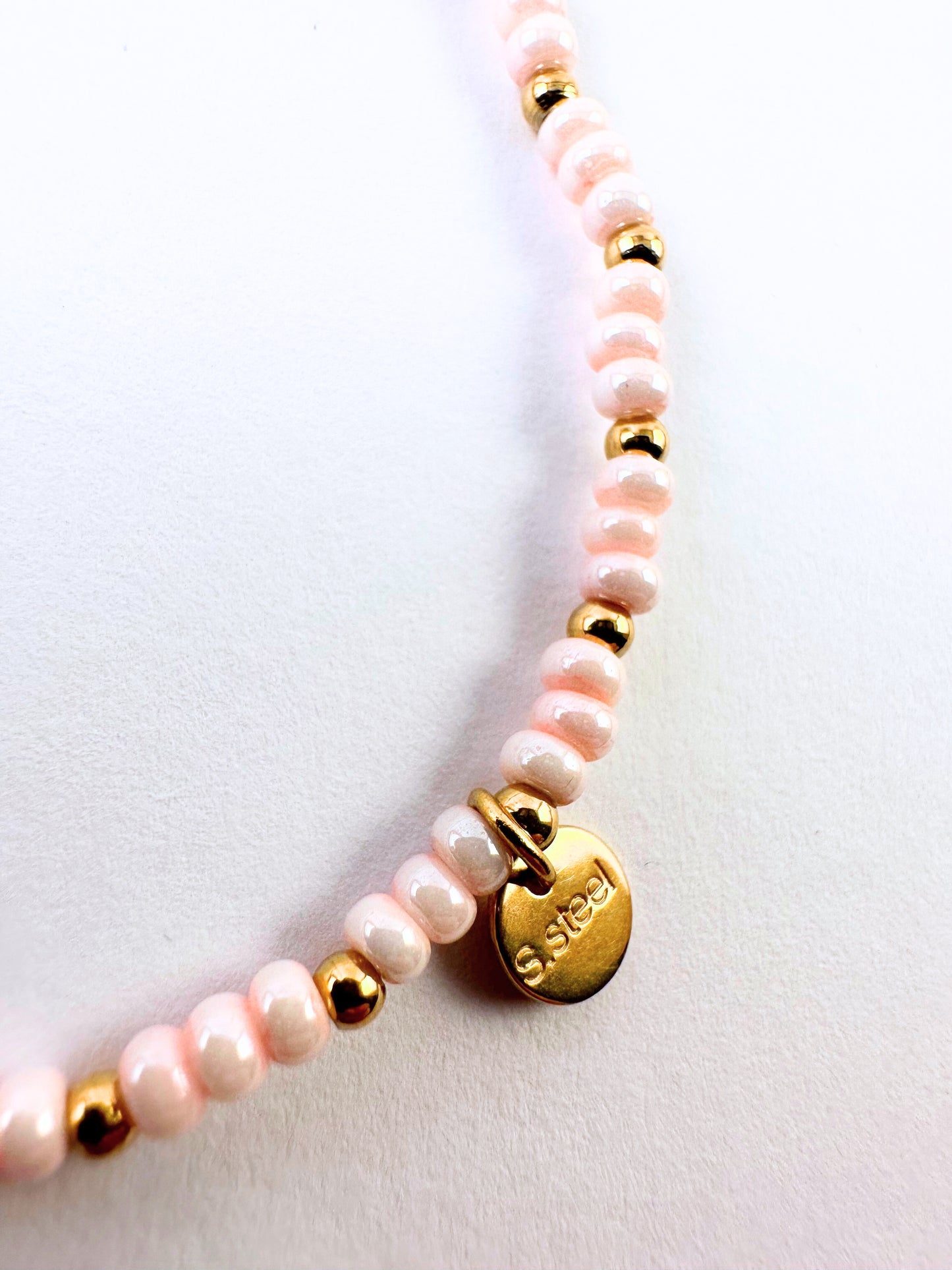 Armband matt mit Edelstahlelementen (versch. Farben)